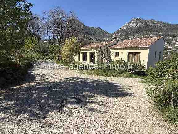 Saint Jeannet Belle maison d&rsquo;architecte avec terrain plat