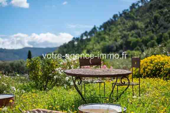 Aspremont grande maison avec jardin au calme